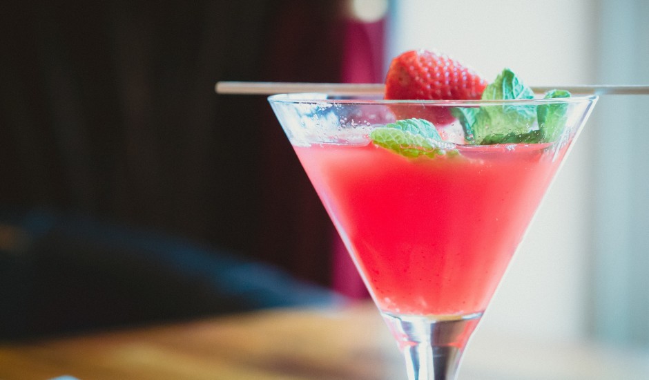 10 Delicious Cocktail Recipes to Wow Your Guests Yahire Furniture