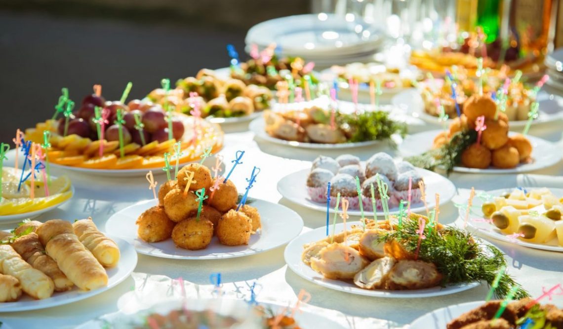 Wedding Catering for Large Summer Bridal Receptions - Yahire Furniture Hire Blog